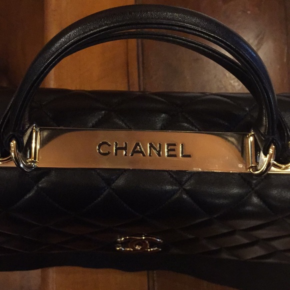 2016 Black CHANEL Flap bag with Handle Gold Metal - Picture 2 of 5